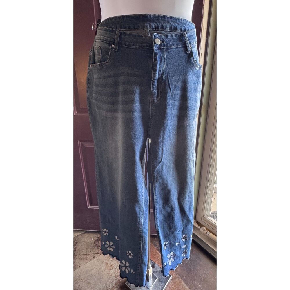 Women’s 2XL Embroidered Floral Jeans Scalloped Hem Stretch Denim Blue Plus Size